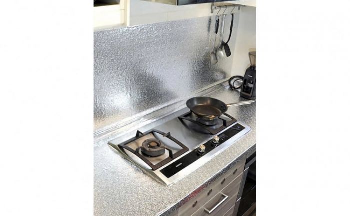 Folie de aluminiu argintie autoadeziva bucatarie 60 x 300 cm