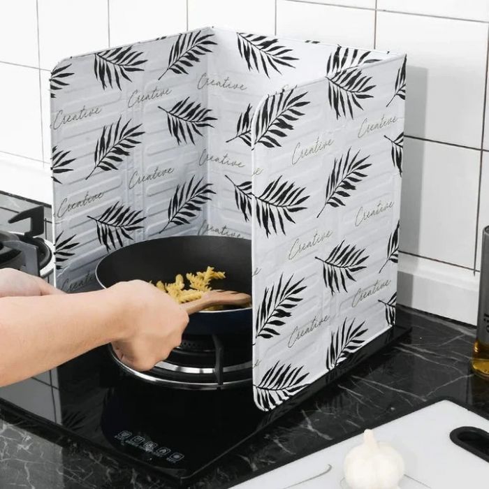 Set 4x Panou pliabil din aluminiu pentru protecție aragaz / bucatarie, 2x negru și 2x alb